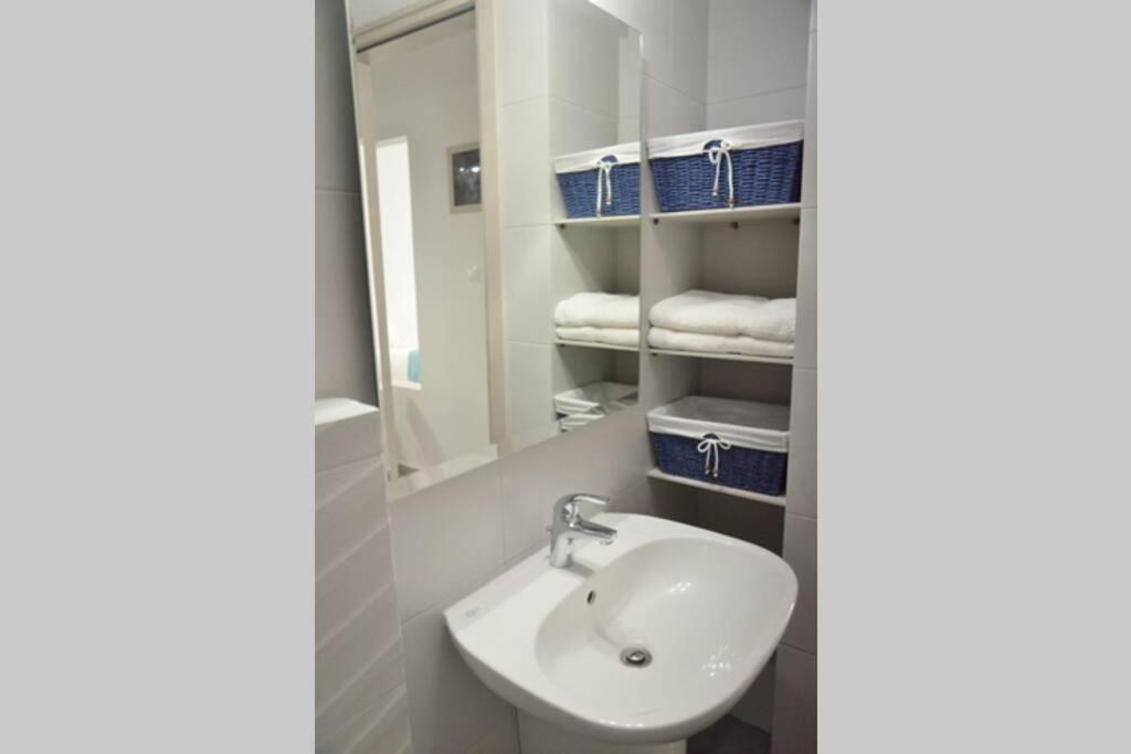 Alisahni Apartment Adamantas  Ngoại thất bức ảnh